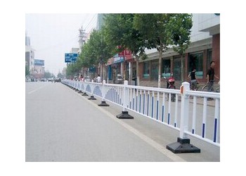 防城港道路護(hù)欄市政隔離欄批發(fā)價(jià)
