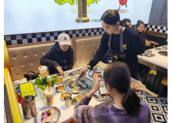 想創(chuàng)業(yè)不知道做什么?西傲炭火燒烤靈活創(chuàng)業(yè)