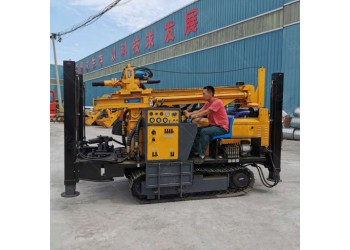 廠(chǎng)家新款氣動(dòng)水井鉆機(jī) 履帶液壓氣動(dòng)水井鉆機(jī)供應(yīng)