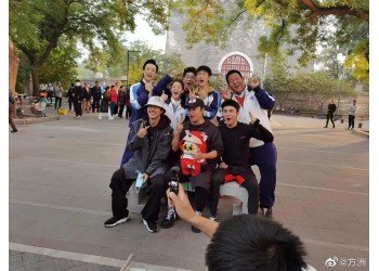 外太空的莫扎特投資成本高嗎，投資一份多少錢，和那個公司簽約