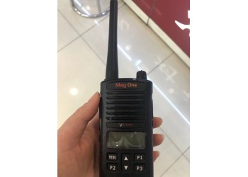 摩托羅拉D135數(shù)字對講機(jī)數(shù)字鍵盤抗干擾無雜音手臺